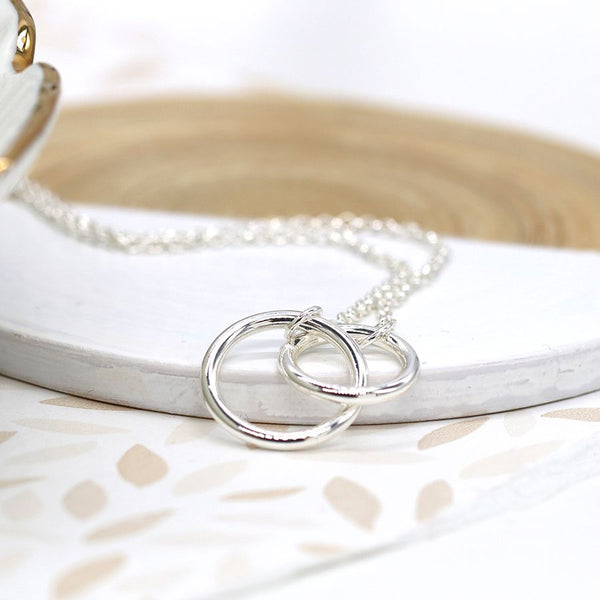 03504 Silver Plated Linked Double Hoop Necklace By Pom